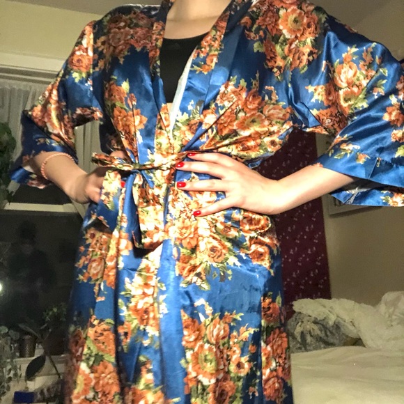 💙🧡 Silky Floral Robe - Picture 3 of 4